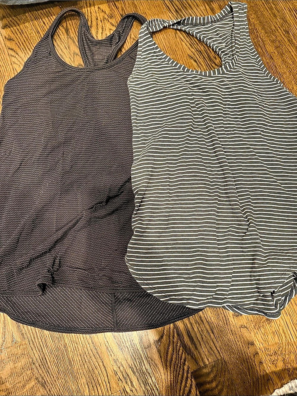 Bundle 2 Lululemon Nulu Twist-Back Yoga Tank Top Black and black & white pocket